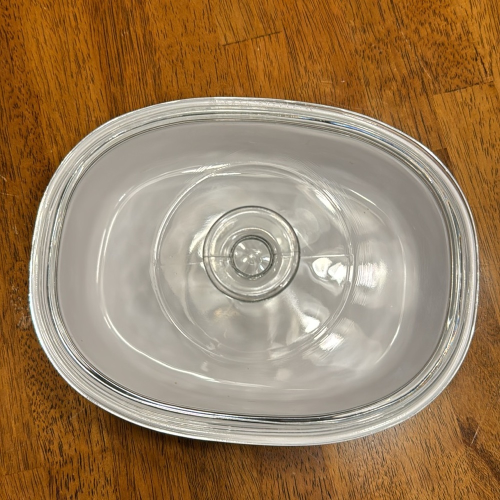 Corning ware French white,1.8 ltr. oval casserole w/ lid. - Picture 5 of 8